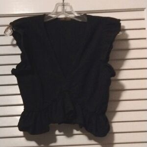 Fancyinn top with ruffle sleeves. V neck black size small